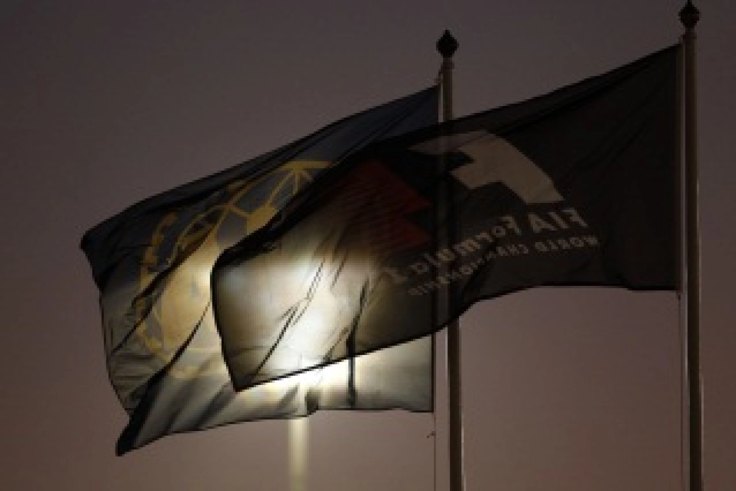 Des étincelles pour plus de spectacle lors du passage des F1