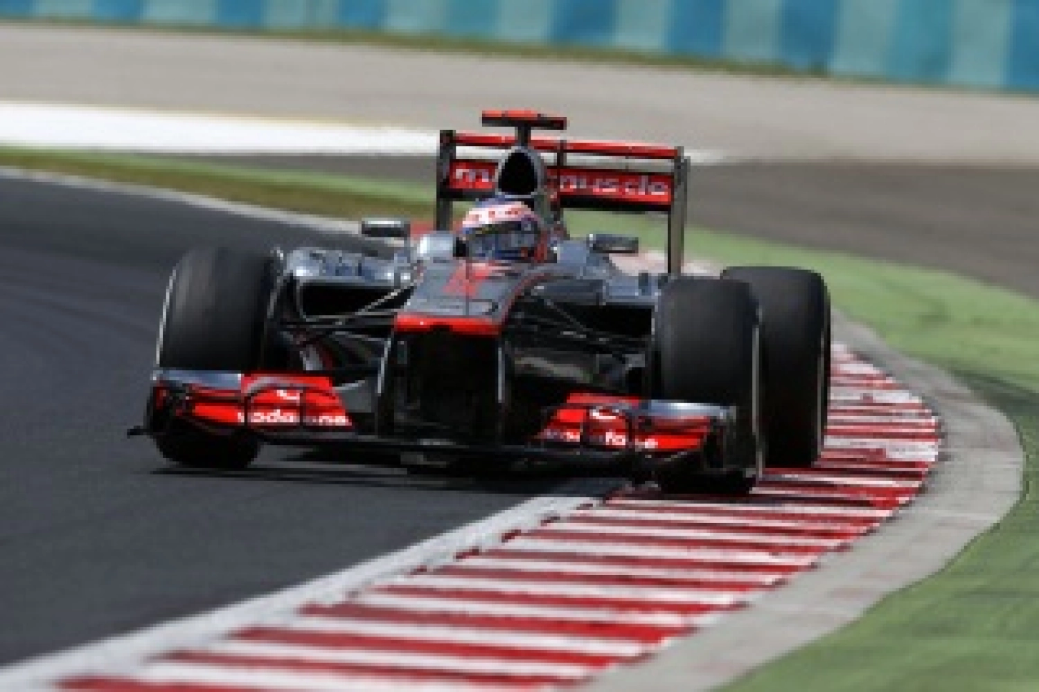 Dimanche : Les McLaren ont souffert en pneus Tendres