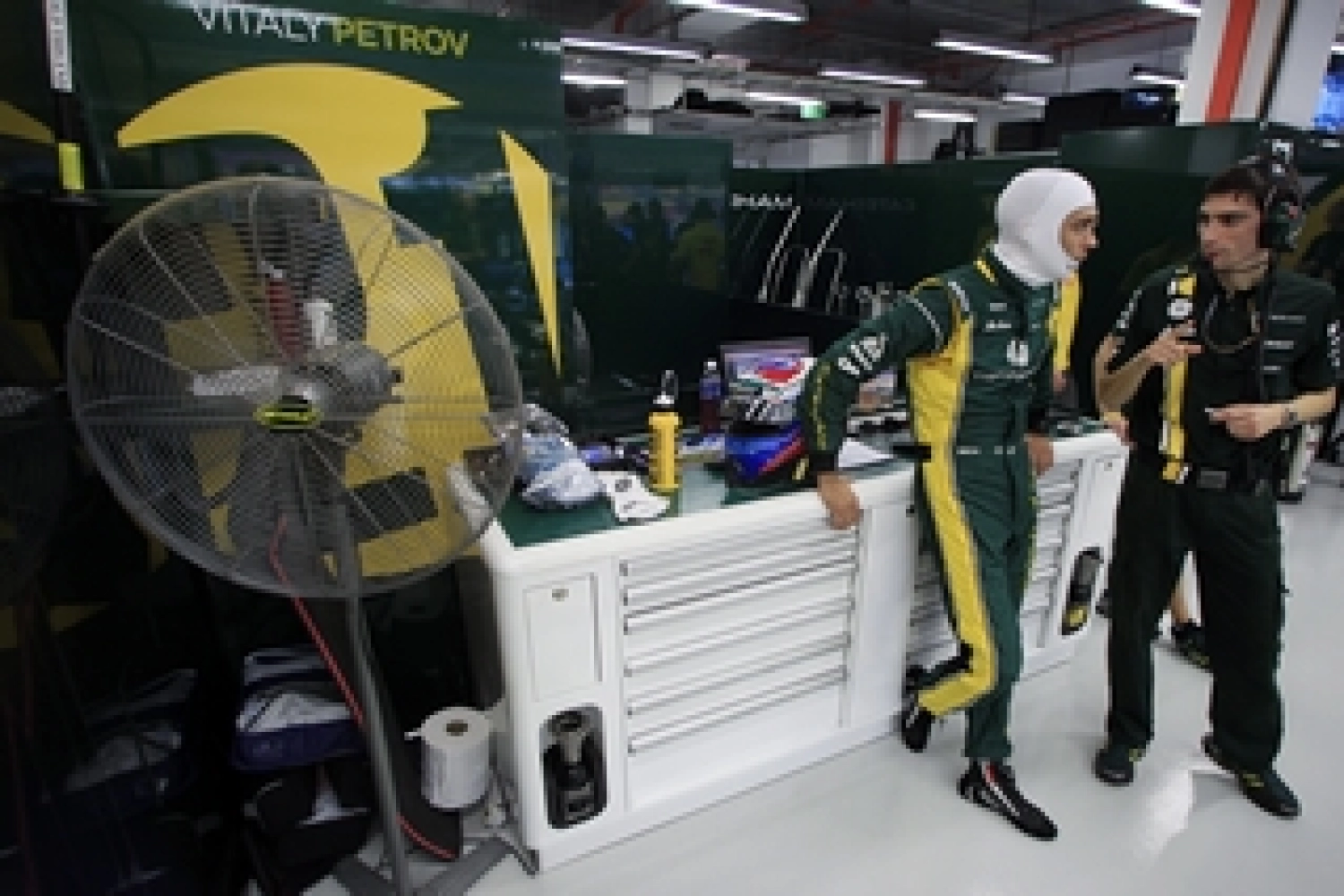Samedi : Petrov distribue les cadeaux chez Caterham