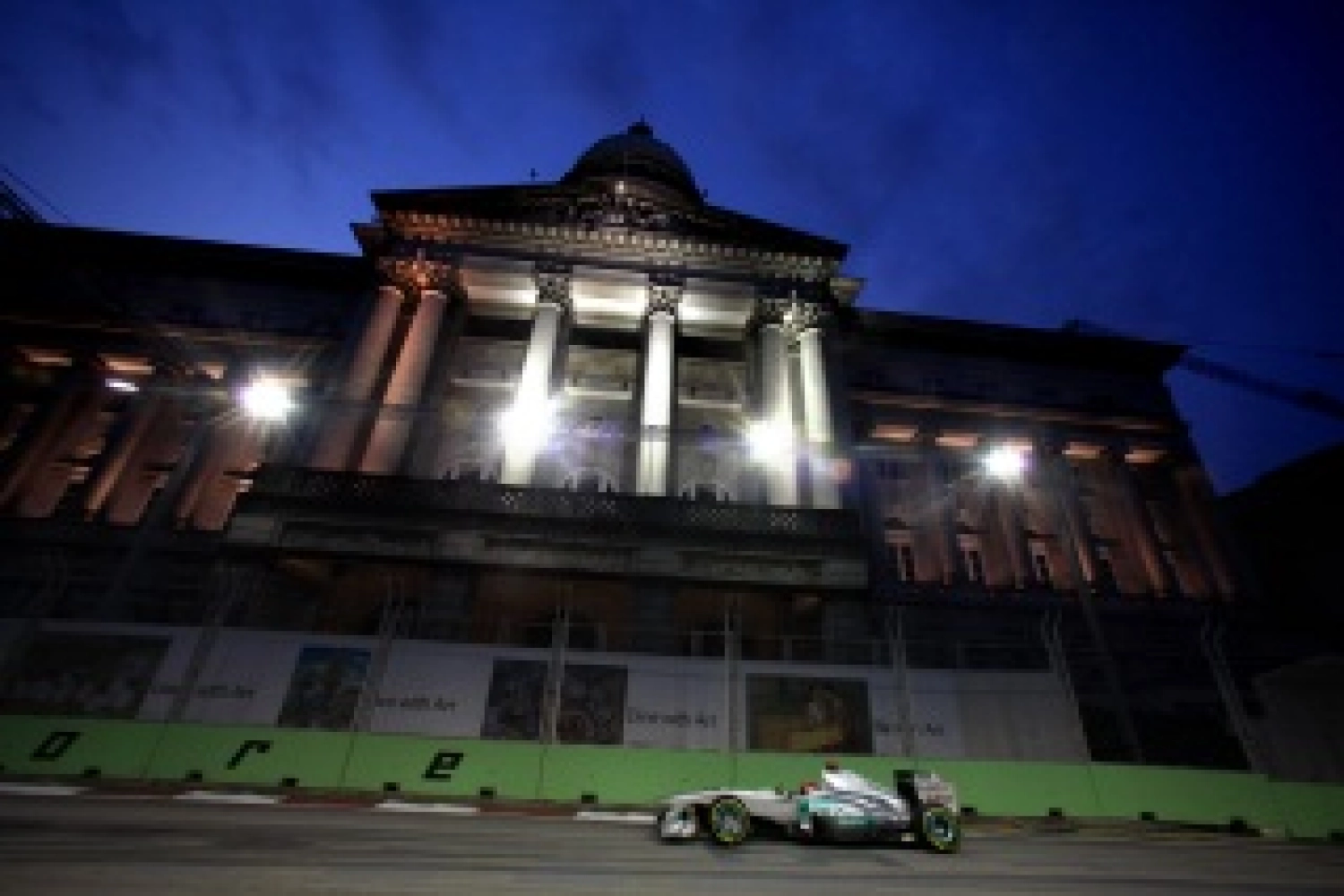 Vendredi : Des nouveautés qui fonctionnent chez Mercedes