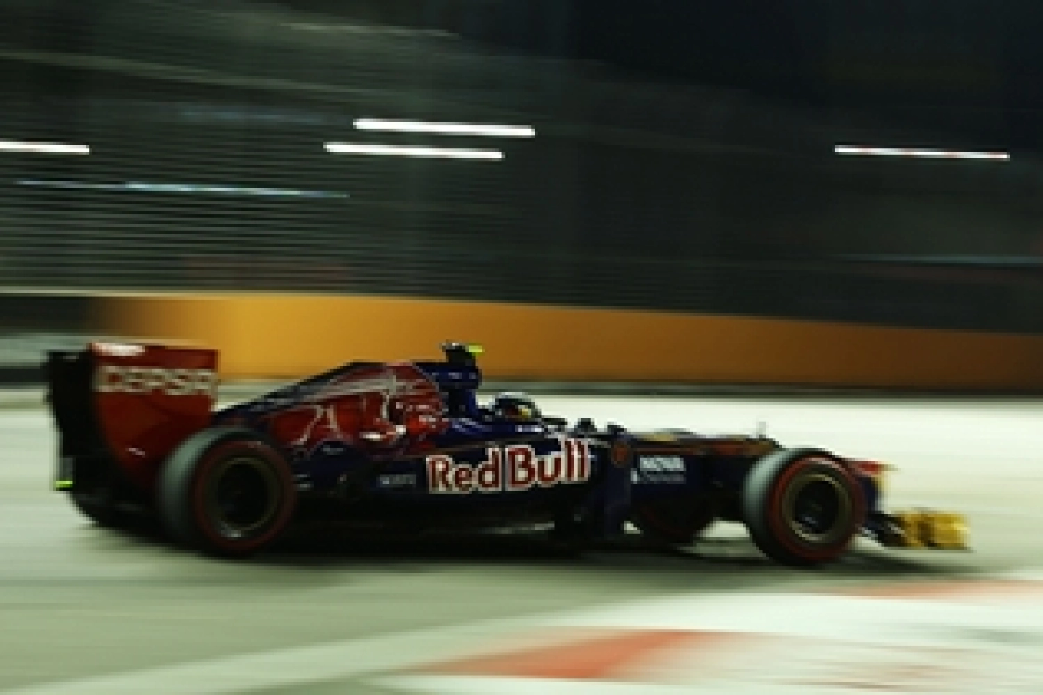 Vendredi : Les pilotes de la Scuderia Toro Rosso s’éclatent
