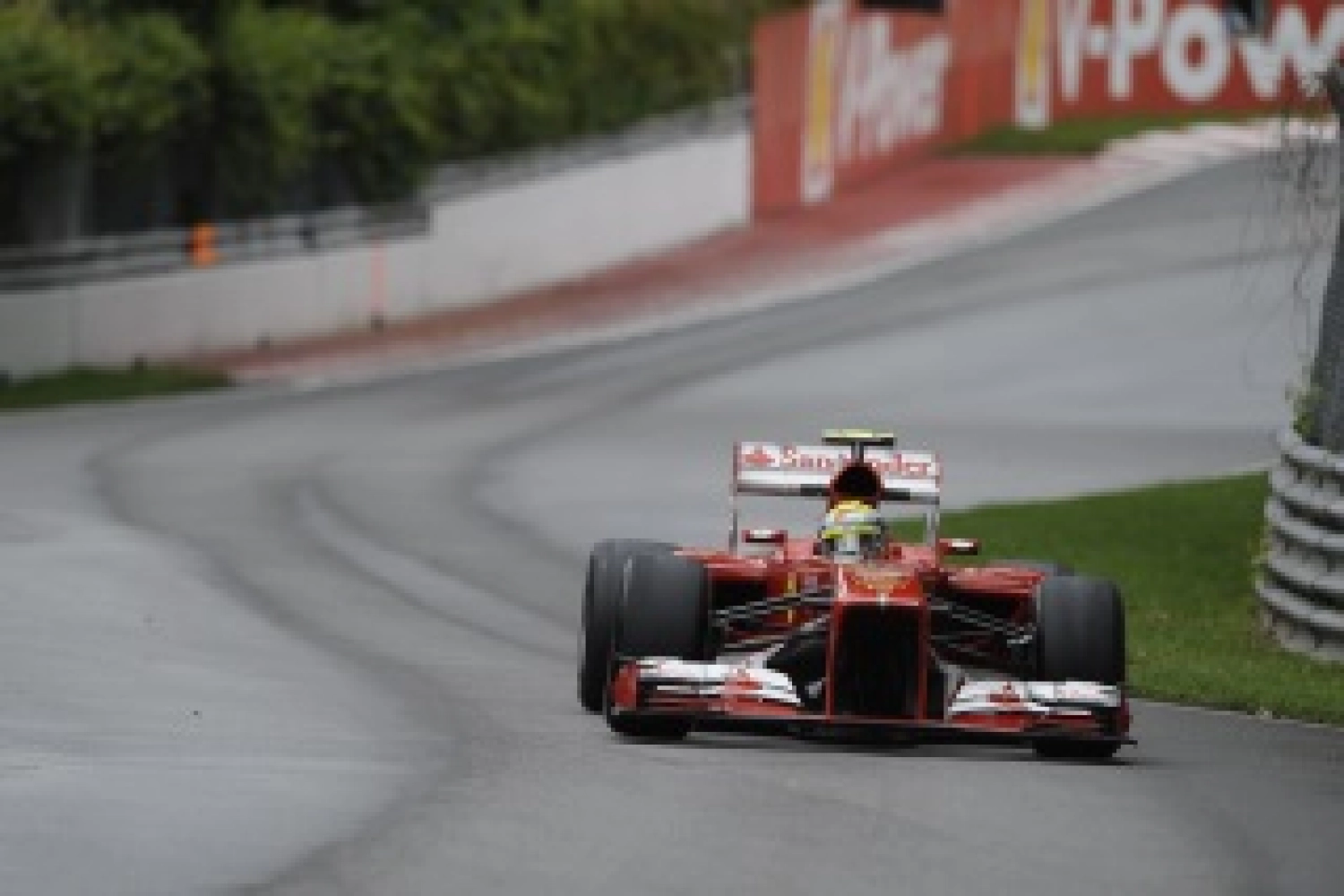 Samedi : Massa dans le mur, Alonso se satisfait de sa position