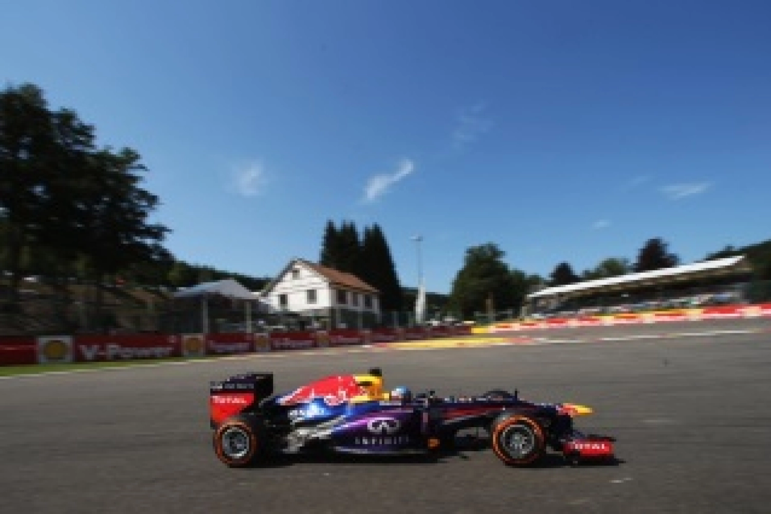 Dimanche : Vettel et Red Bull s&rsquo;imposent dans le toboggan des Ardennes