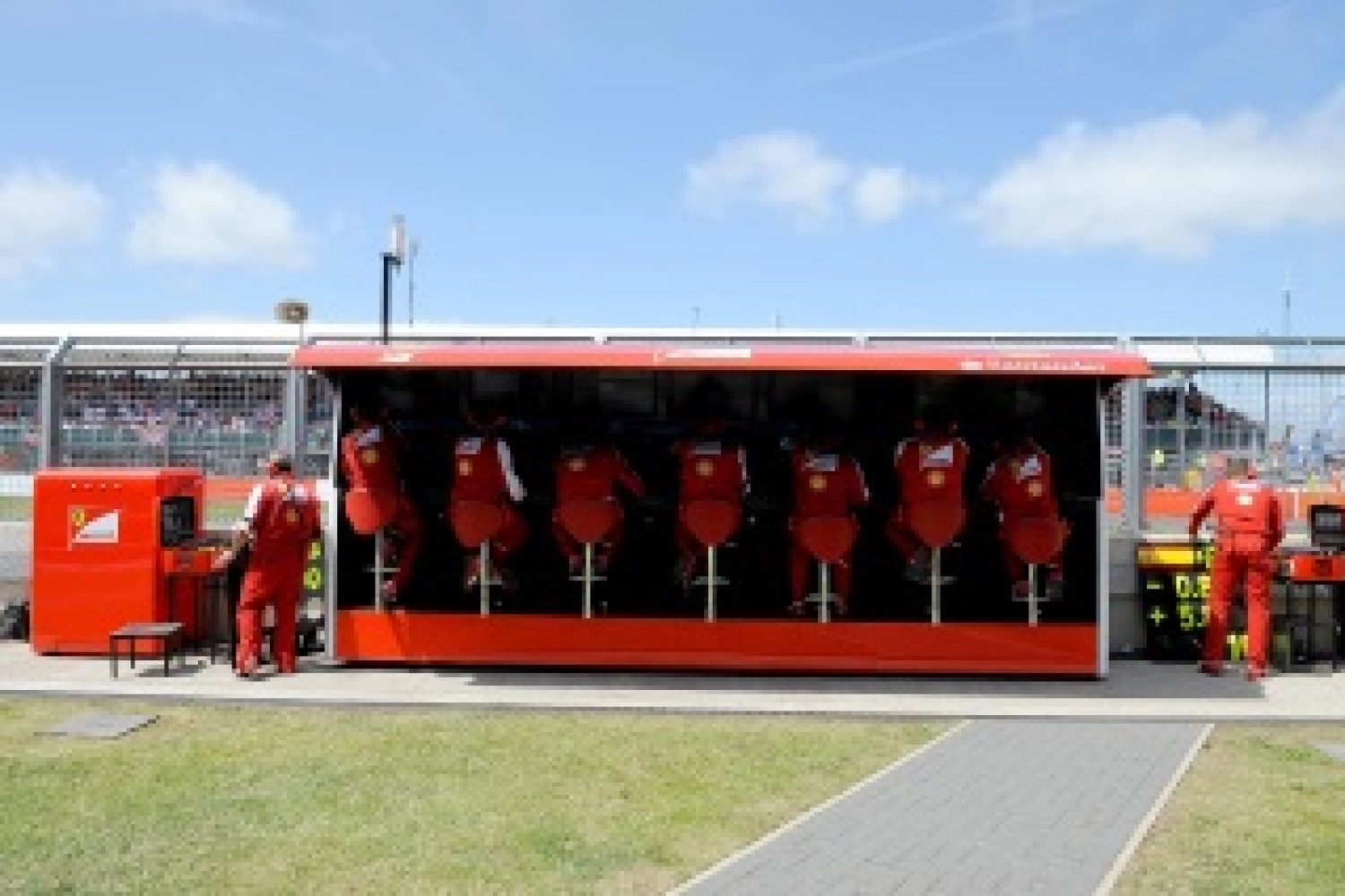 FIA : La liste précise des messages radio interdits et autorisés en F1