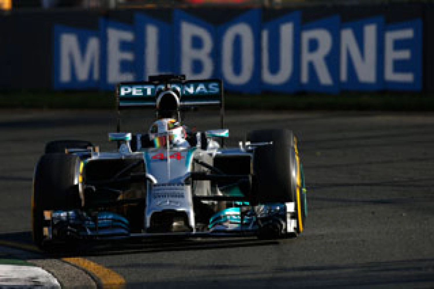Hamilton à trois dixièmes du record absolu de la pole à Melbourne