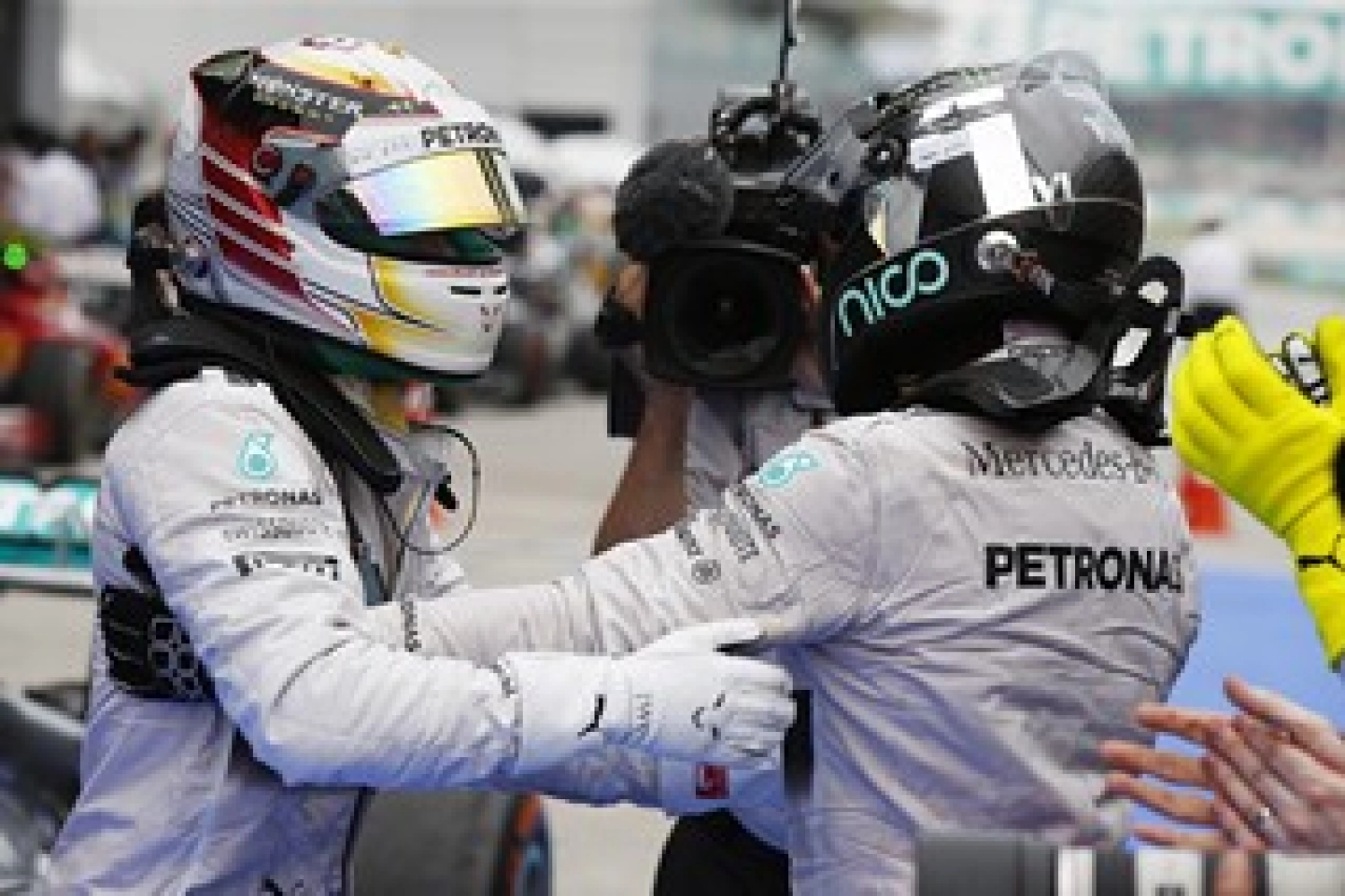 Samedi : Rosberg et Mercedes plongent la concurrence dans le noir