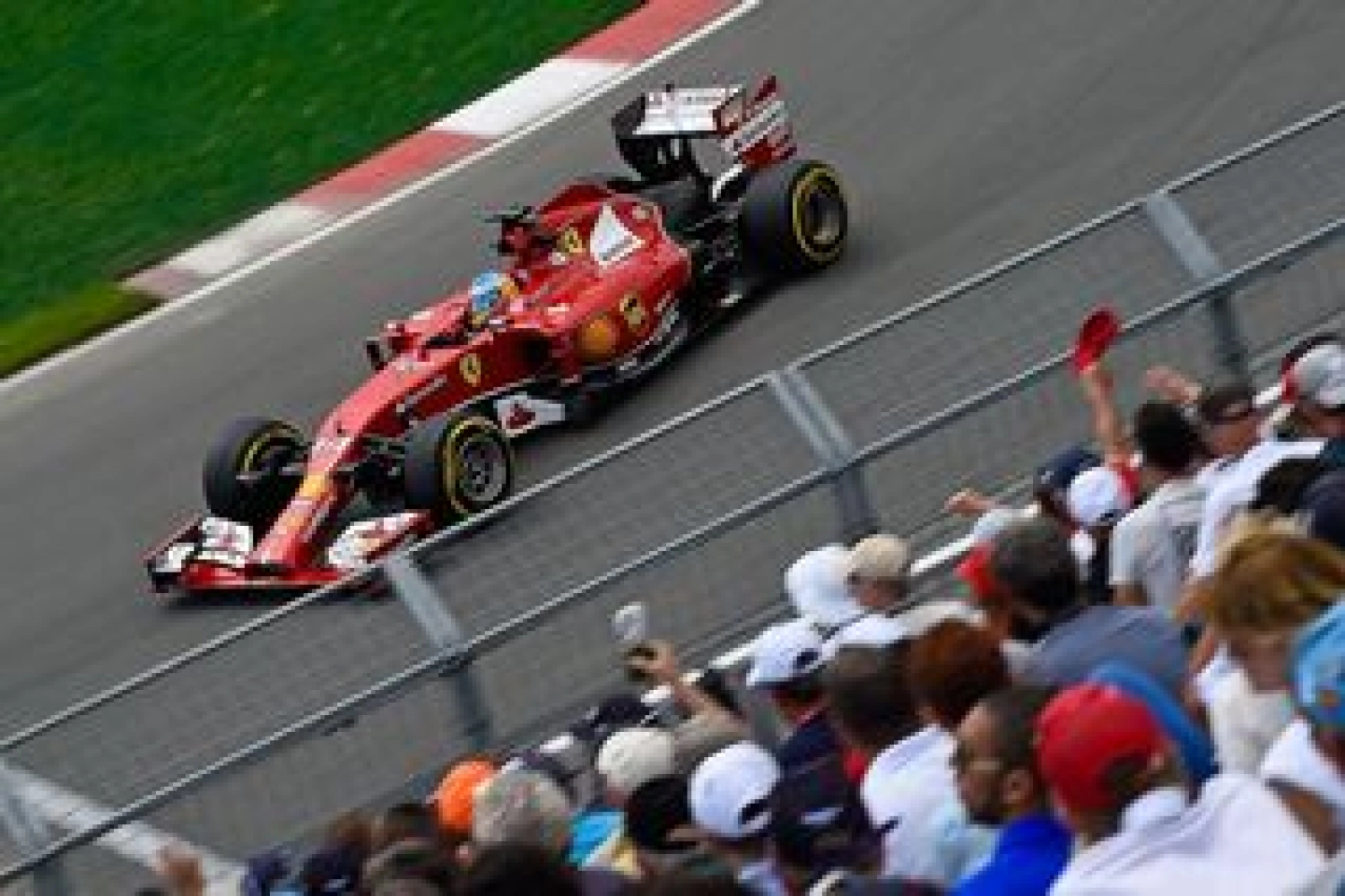 Dimanche : Alonso dans le top 5, Raikkonen pris en sandwich chez Ferrari