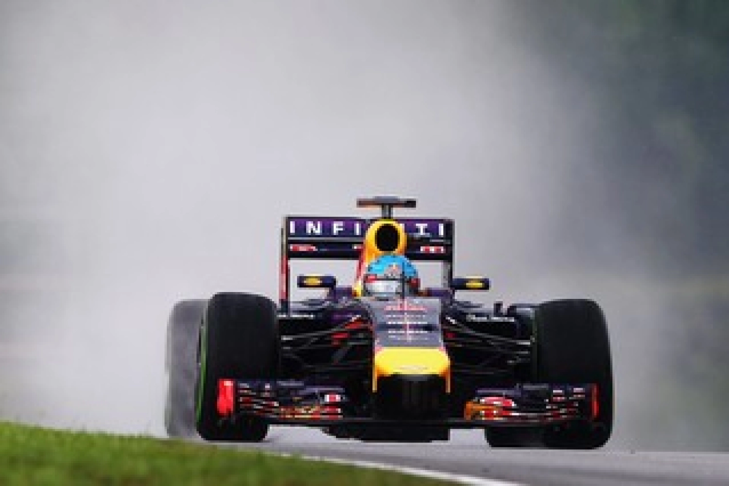 Grande-Bretagne – Essais Libres 3 : Sebastian Vettel et Red Bull dansent sous la pluie
