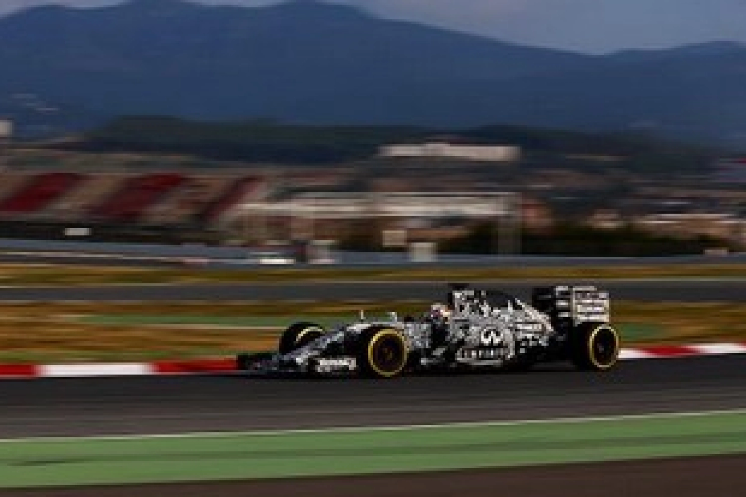 Essais Barcelone I – Jour 2 : Ricciardo d’un souffle devant Raikkonen, Hamilton remplace Rosberg