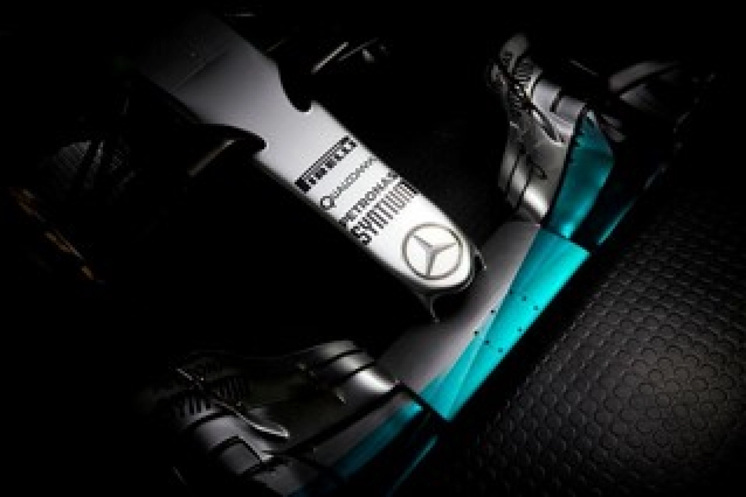 Mercedes devant malgré une grosse frayeur pour Nico Rosberg