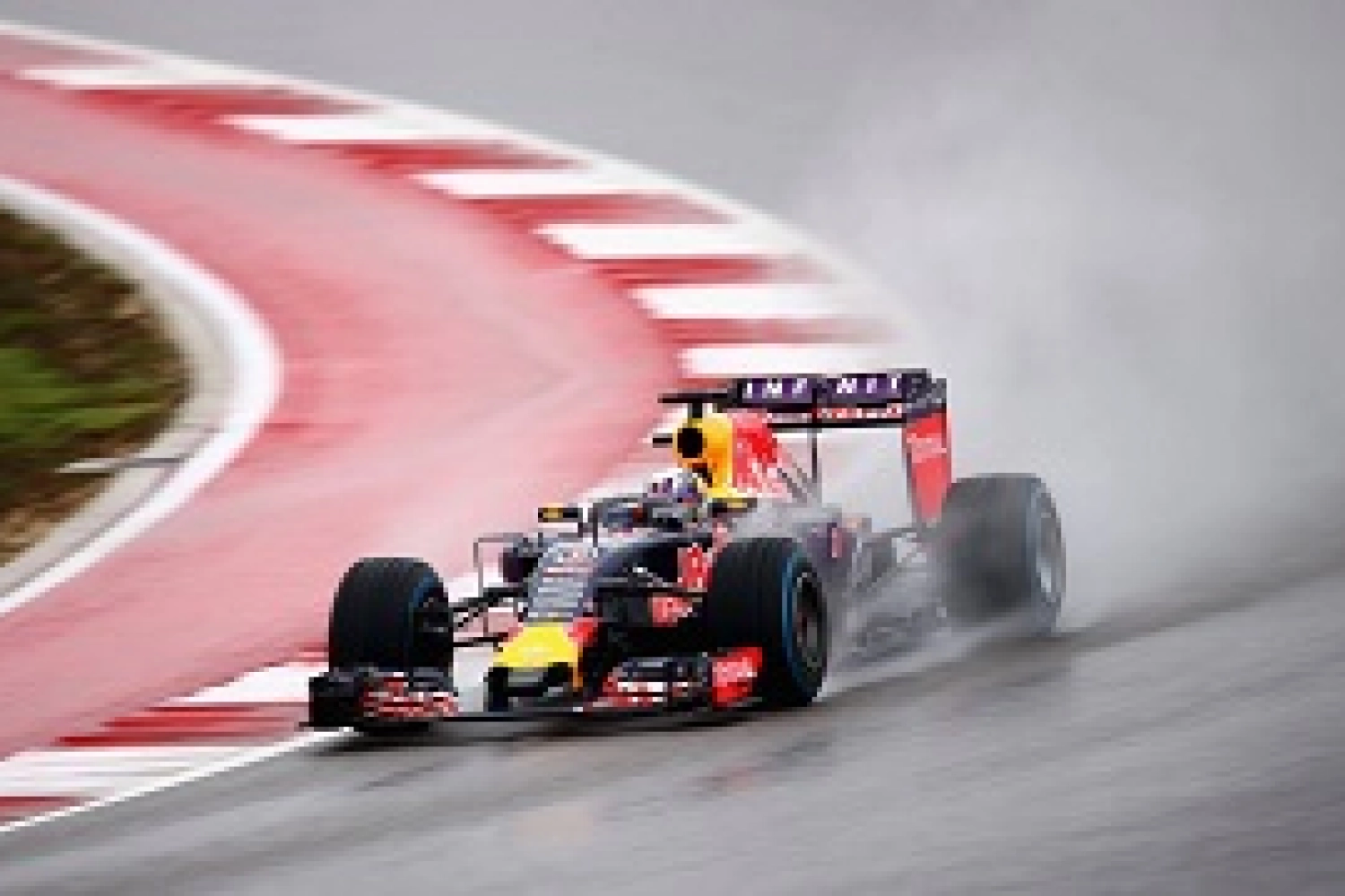 Essais Pirelli – Jour 1 : Vandoorne et McLaren-Honda déjà en panne !