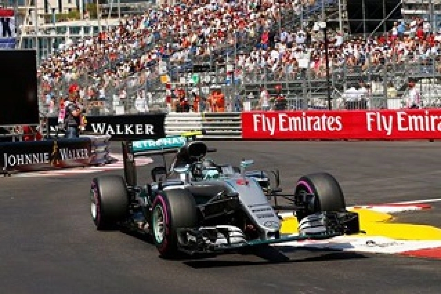 Une course "douloureuse" pour Nico Rosberg, sacrifié sur l’autel de la victoire de son équipier