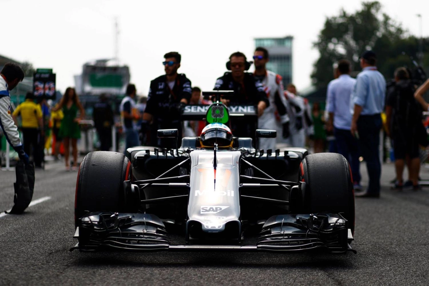 Malgré le zéro pointé de Monza, Alonso fixe un cap ambitieux : concurrencer Ferrari d’ici la fin 2016 !