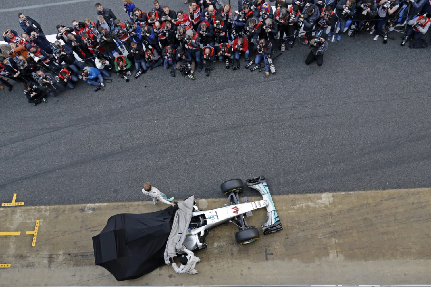 Mercedes invite des fans pour son lancement de la W08