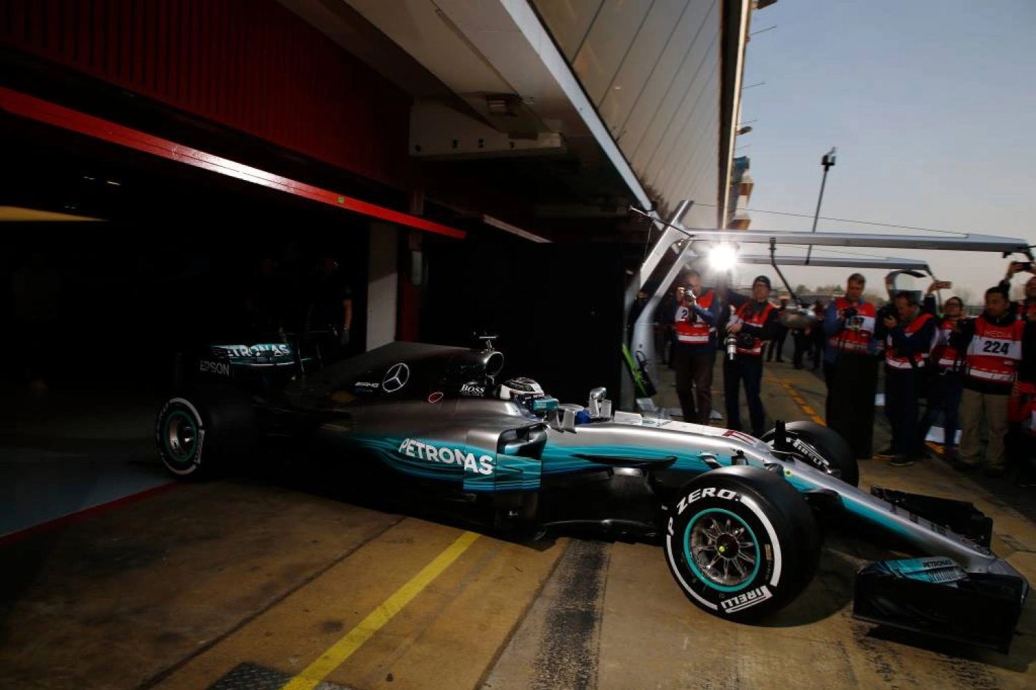 Essais Pré-Saison Barcelone – Jour 1 : Mercedes et Ferrari démarrent forts, caprices pour Mclaren