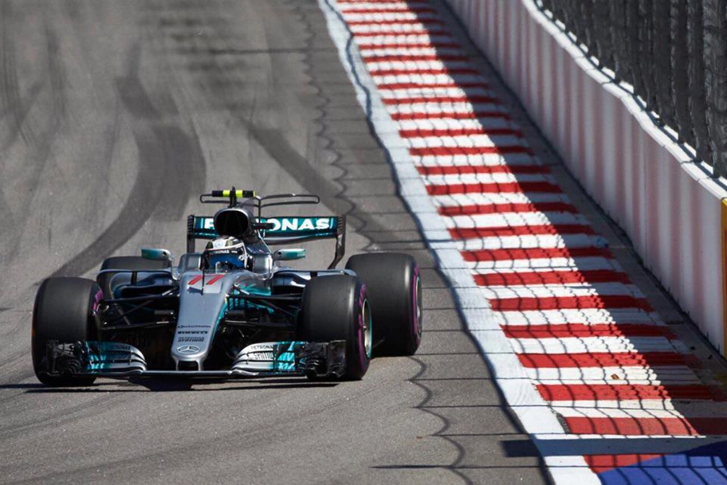 Russie – Course : Bottas endigue la vague rouge et écrit sa légende !