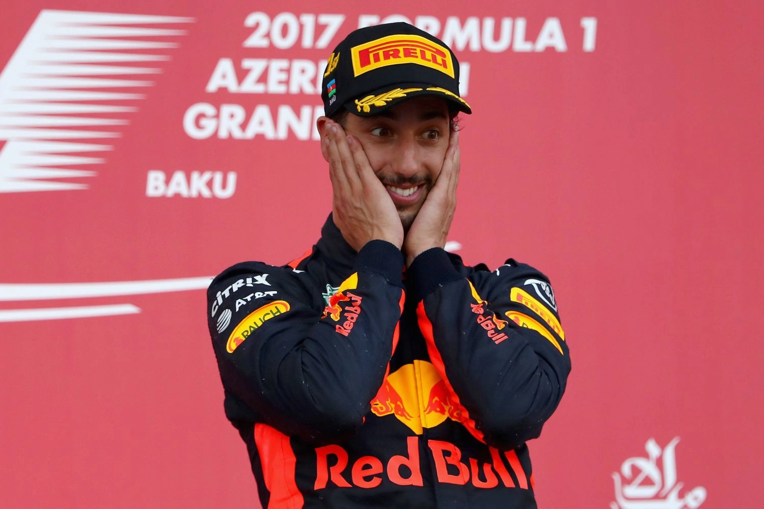 Daniel Ricciardo remonte de la 17ème place pour l’emporter