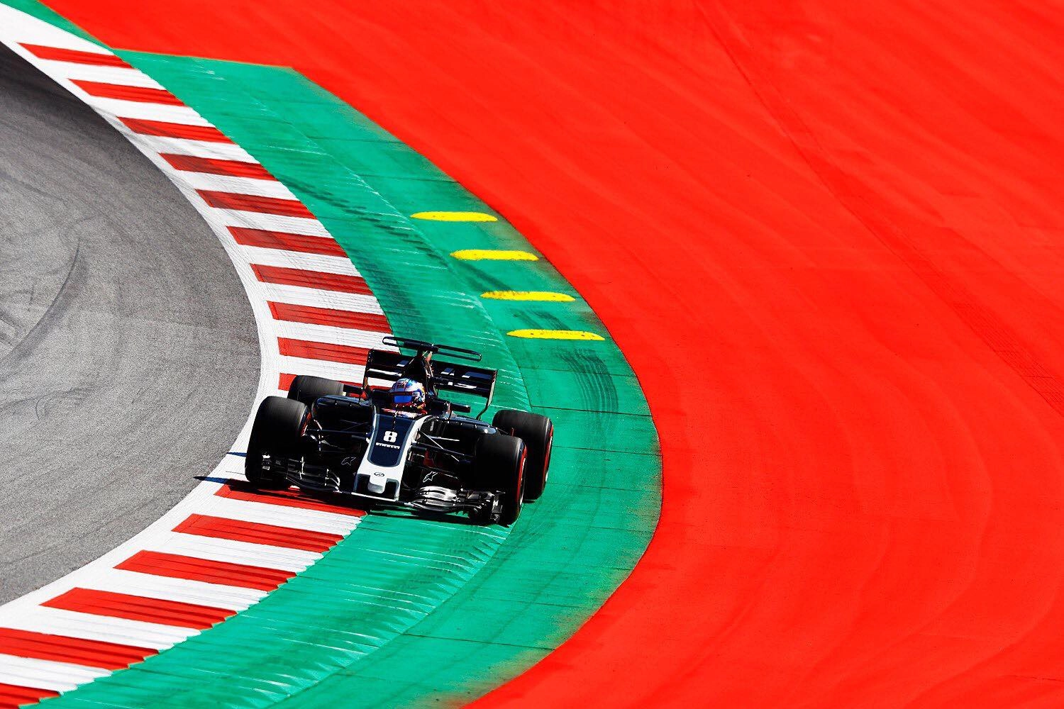 Un vendredi positif pour Grosjean et Magnussen