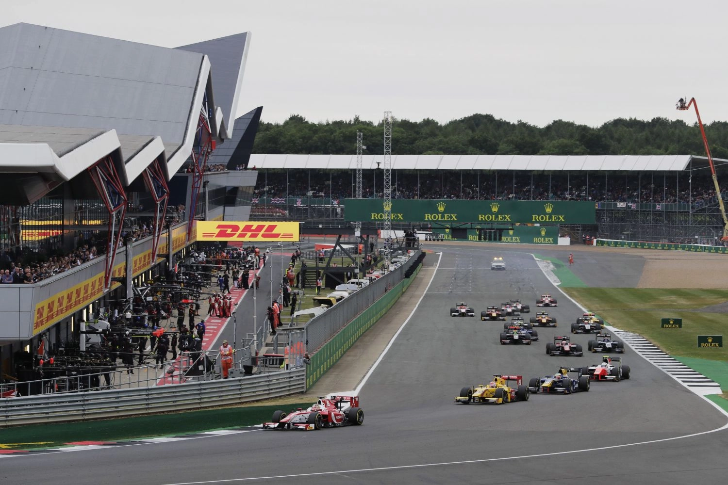 Grande-Bretagne – Course 1 : Charles Leclerc triomphe malgré une chaude alerte