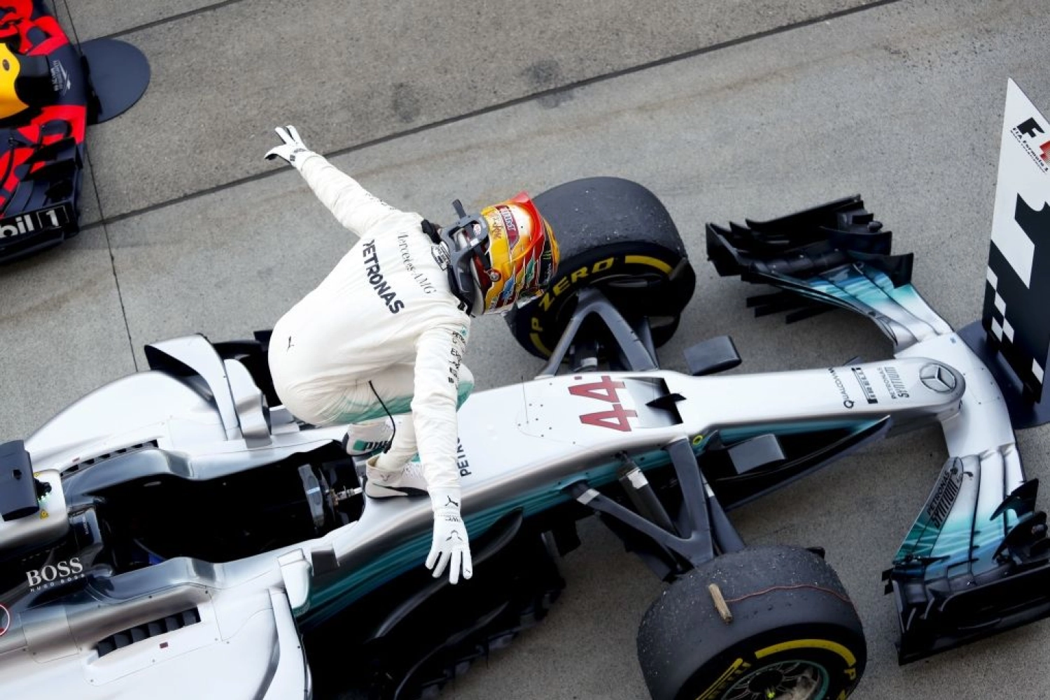 Japon – Course : Lewis Hamilton seul au monde à Suzuka