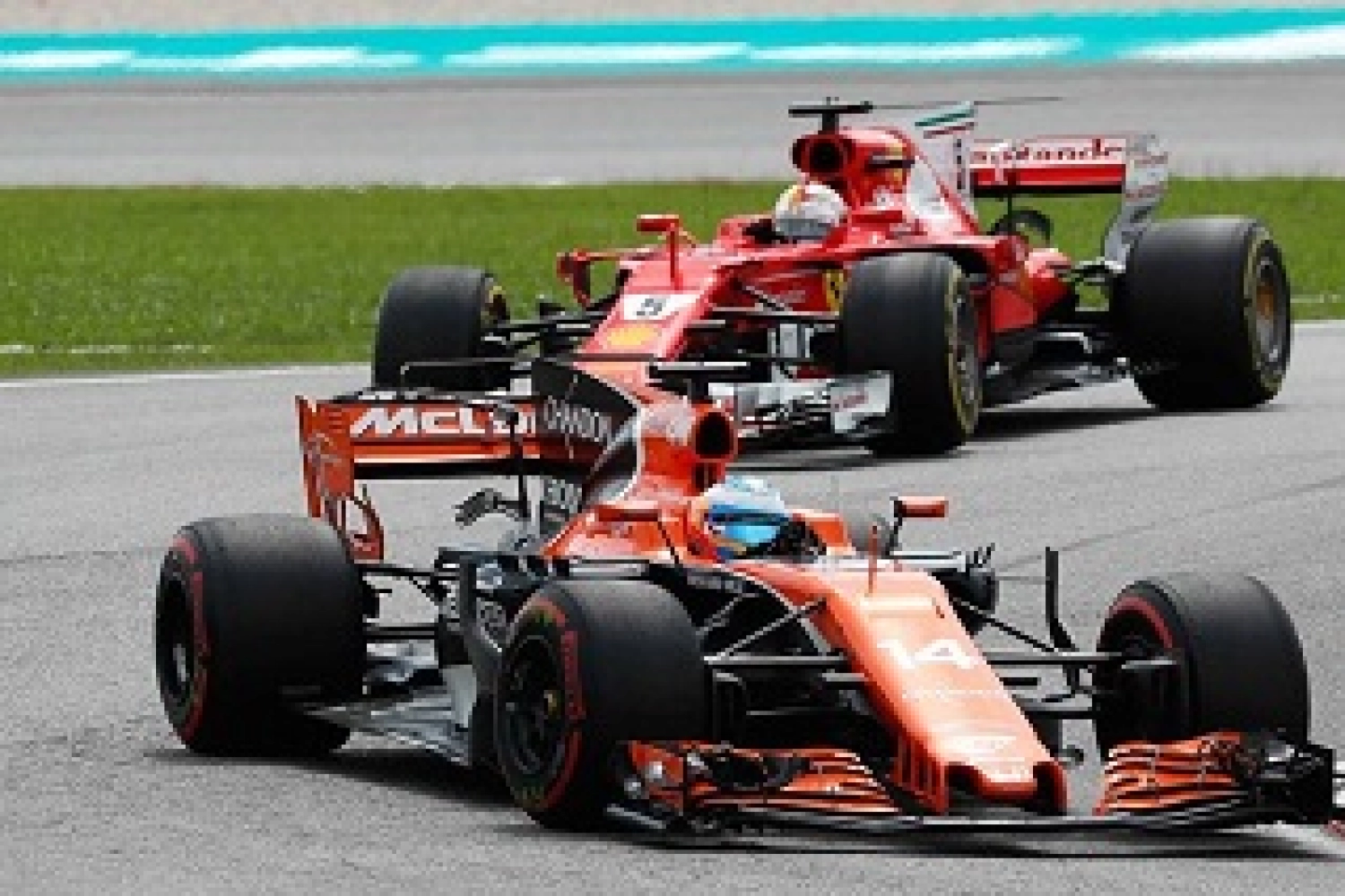 Vettel accuse Alonso de l’avoir bloqué en piste