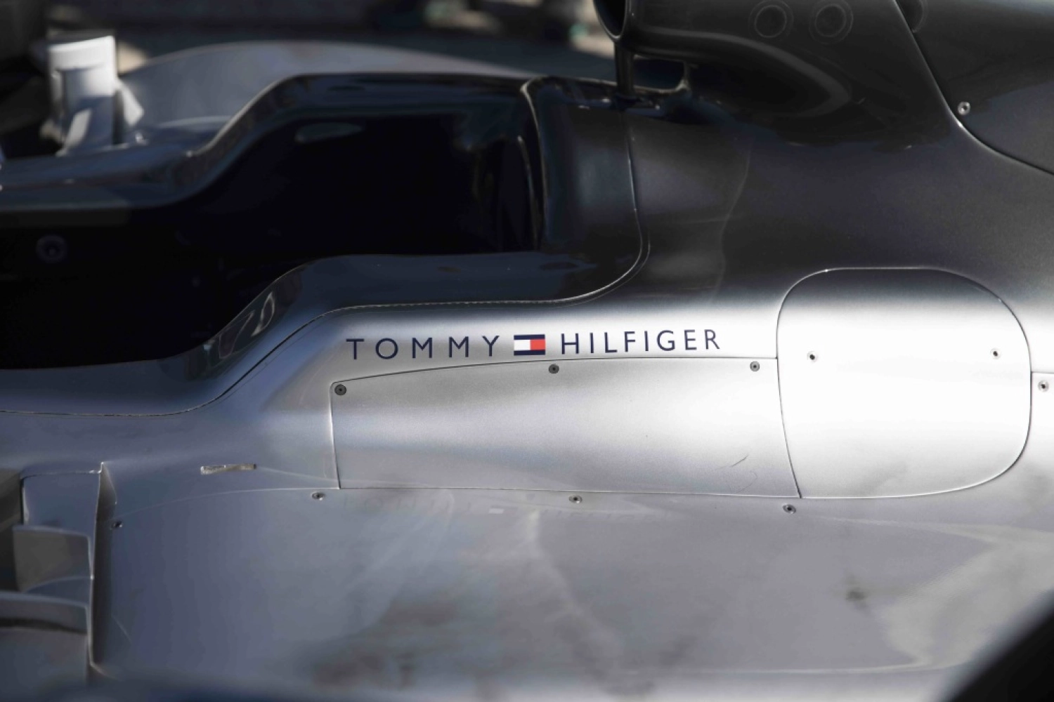 Tommy Hilfiger devient un sponsor de Mercedes