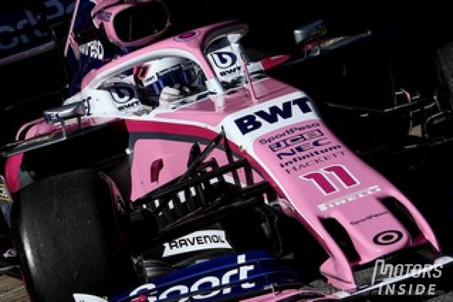 Pérez a évité un accident dramatique de justesse avec deux commissaires !