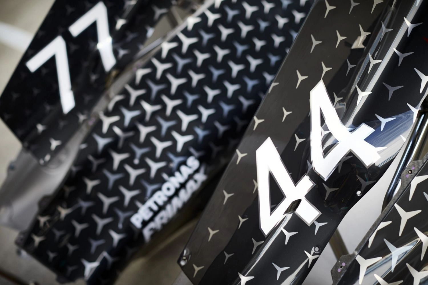 Grande-Bretagne – Qualifications : Hamilton maîtrise Bottas, Verstappen 3e et relégué à une seconde !