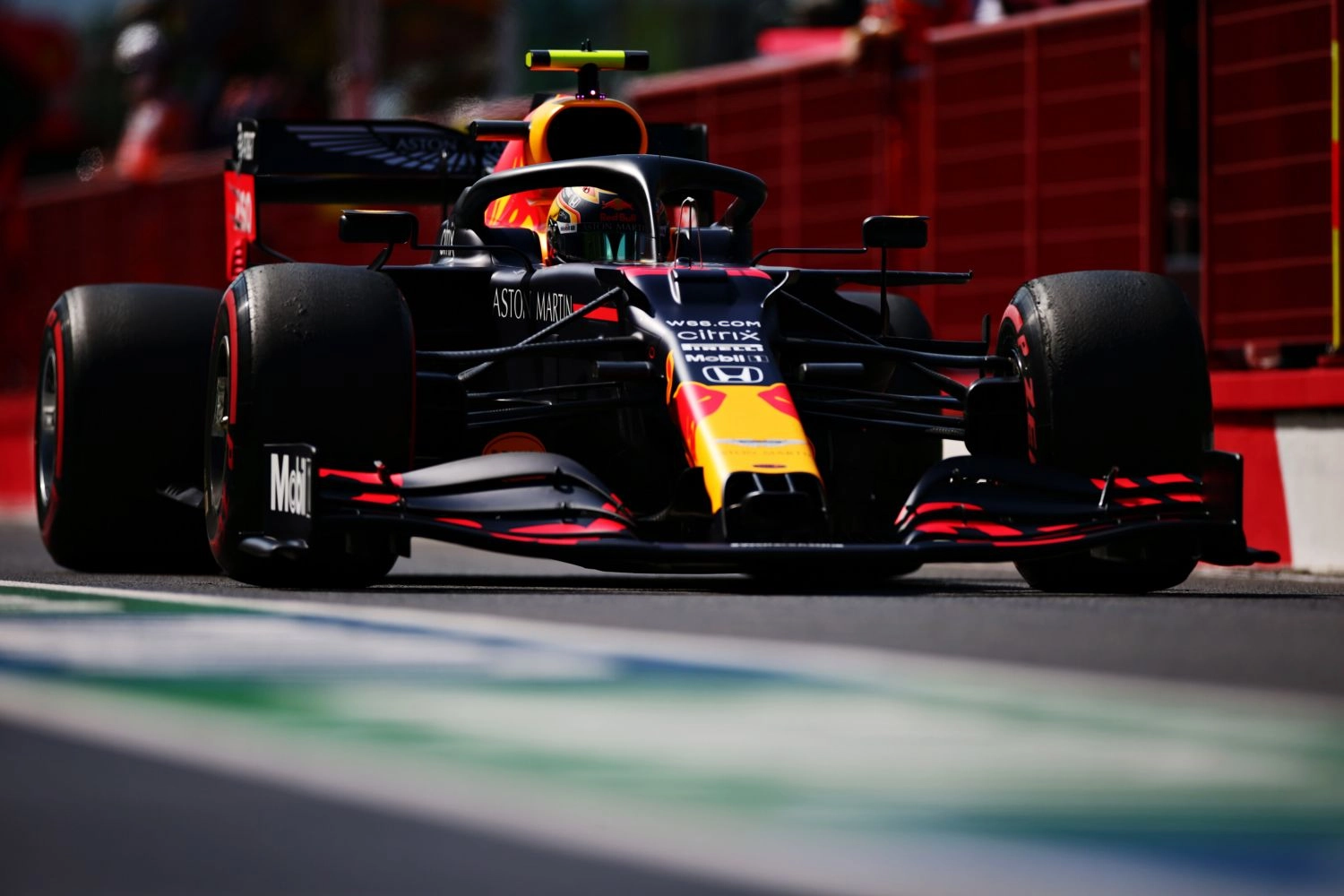 Verstappen vs Albon : L’écart se creuse encore ?