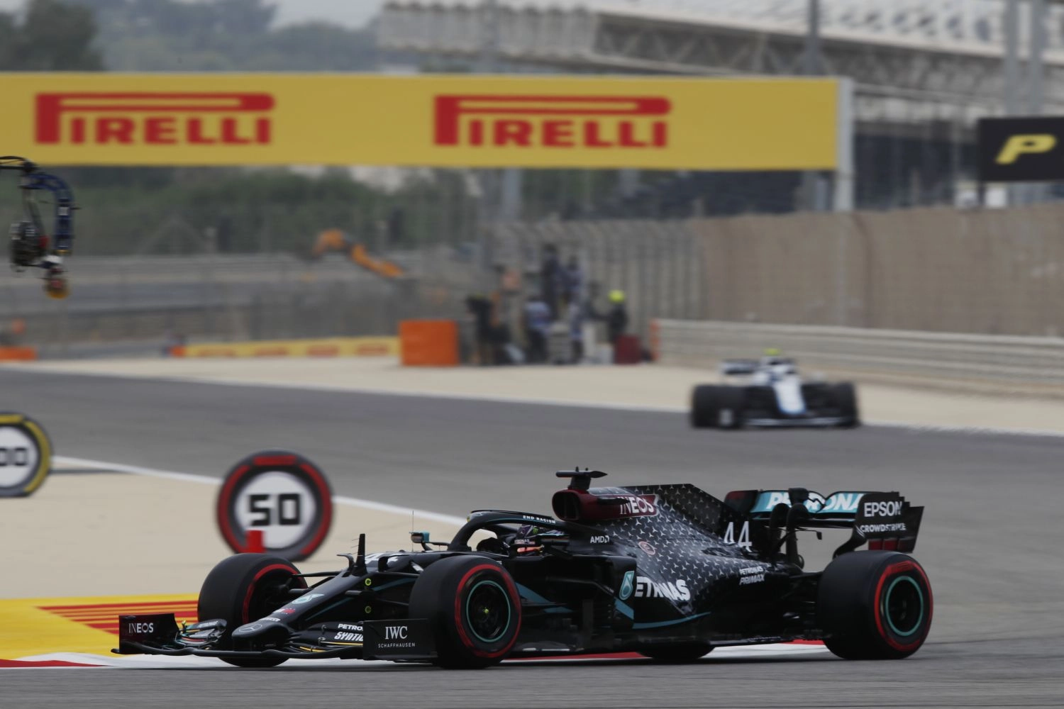 Grand Prix de Bahreïn – Qualifications : Hamilton explose le record du circuit !