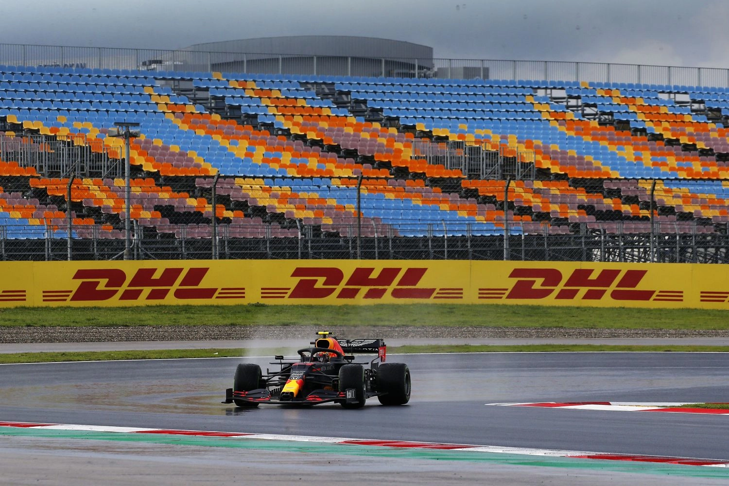 DHL va continuer d’assurer la logistique de la F1