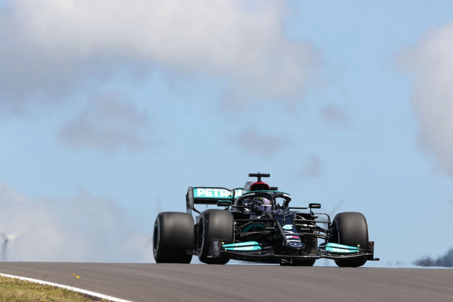 Grand Prix du Portugal – Essais Libres 2 : Lewis Hamilton domine le vent et Max Verstappen