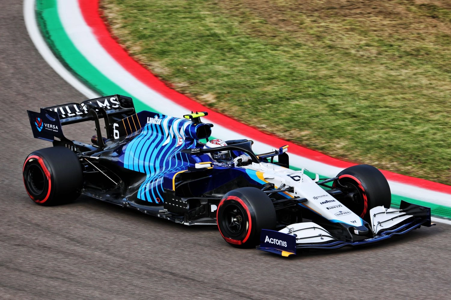 Latifi prend confiance et progresse avec la Willians