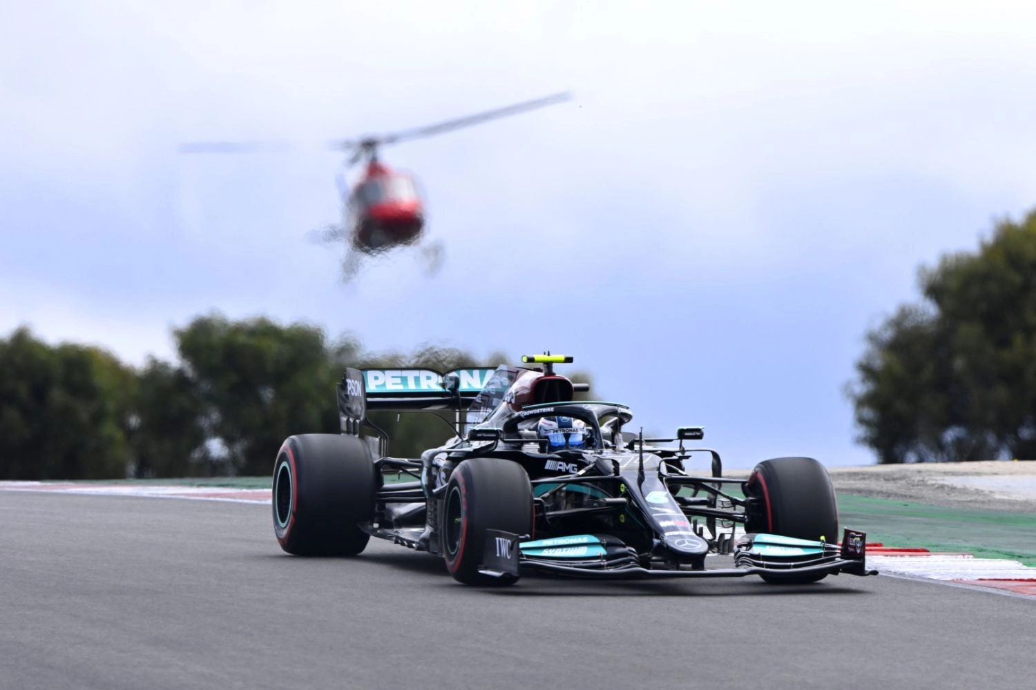 Grand Prix du Portugal – Qualifications : Bottas d’un cheveu devant Hamilton