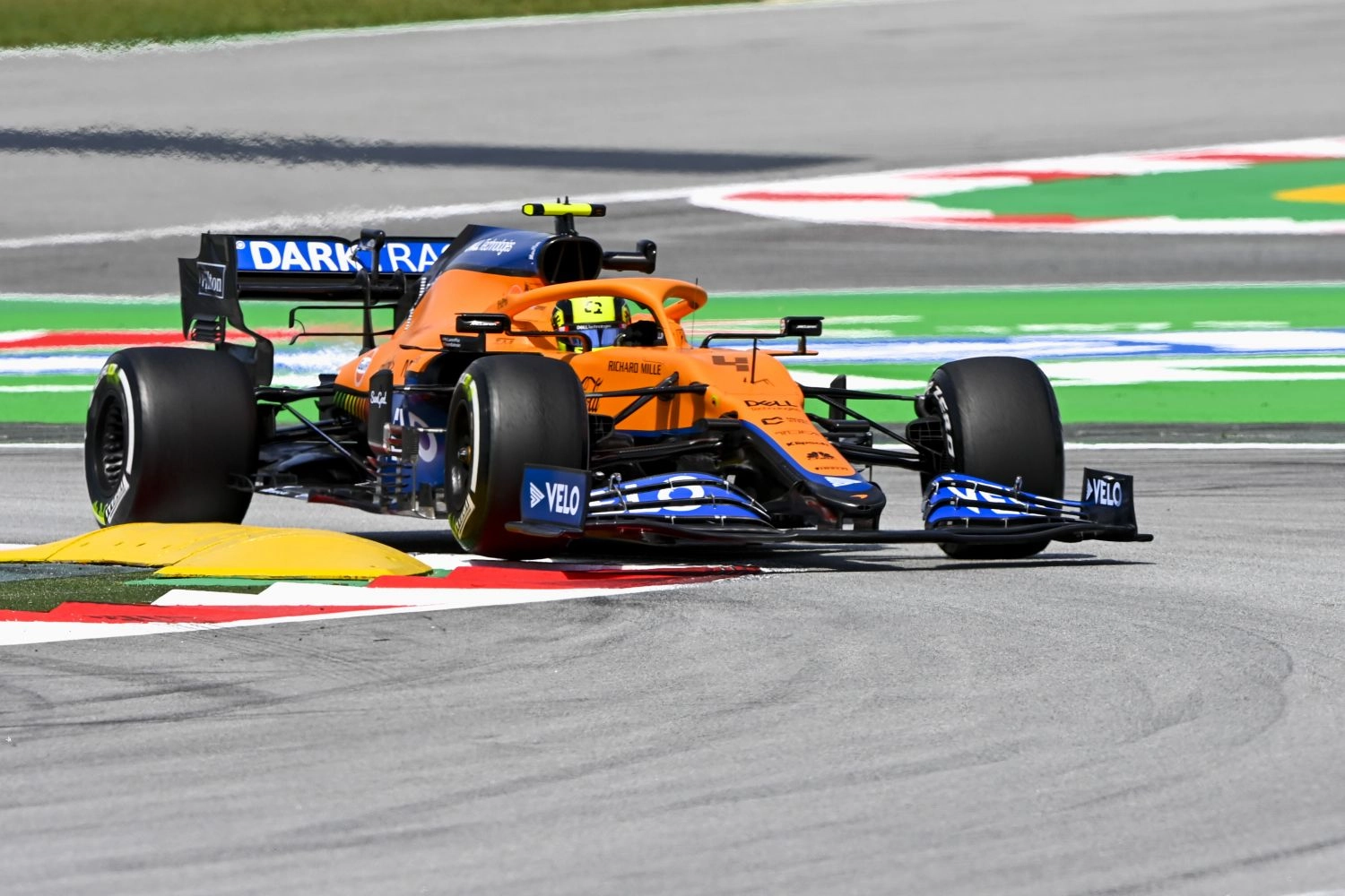 Arrêts aux stands plus longs : bonne nouvelle, pour McLaren !