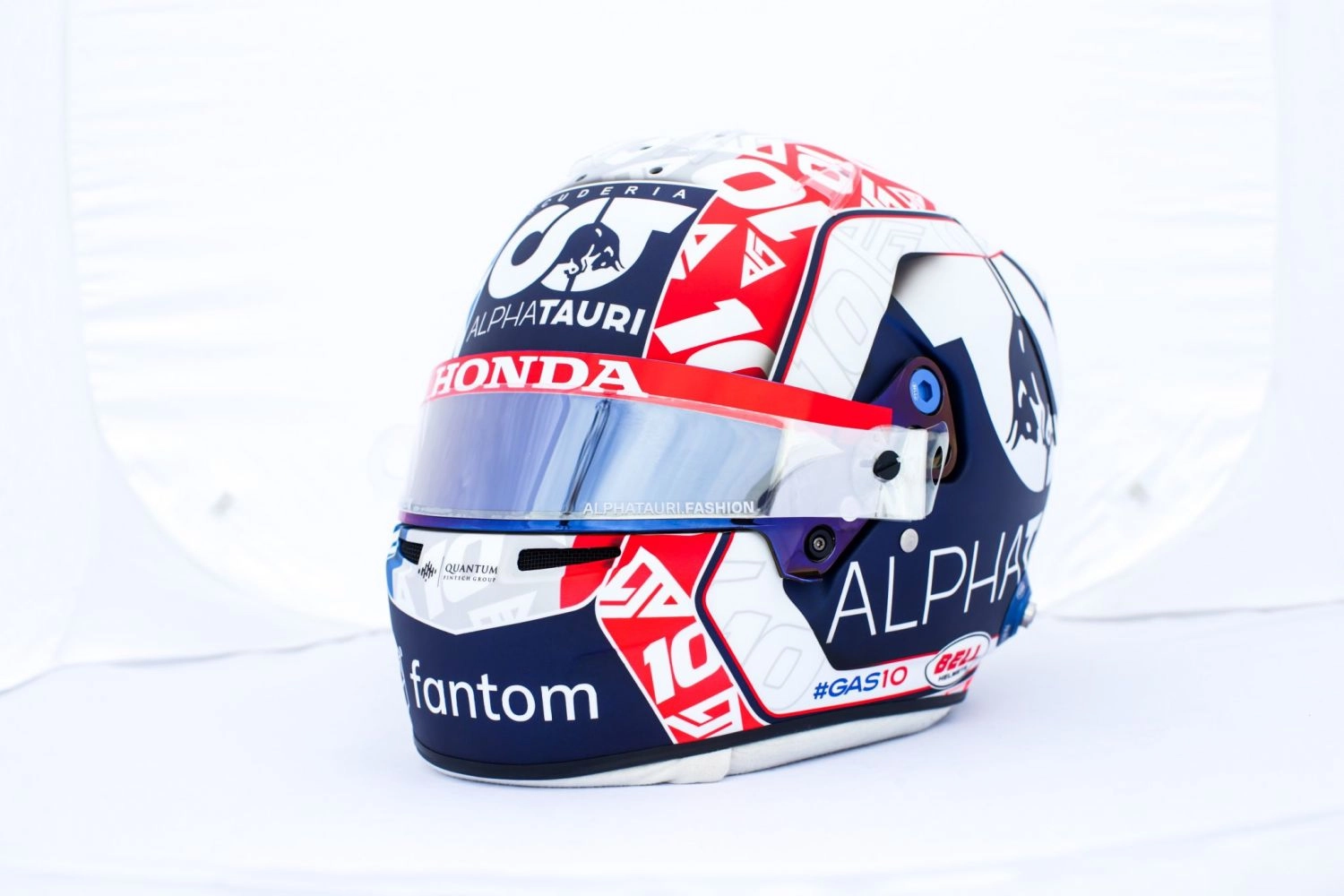 Photo : Les casques spéciaux GP de France de Gasly et Ocon !