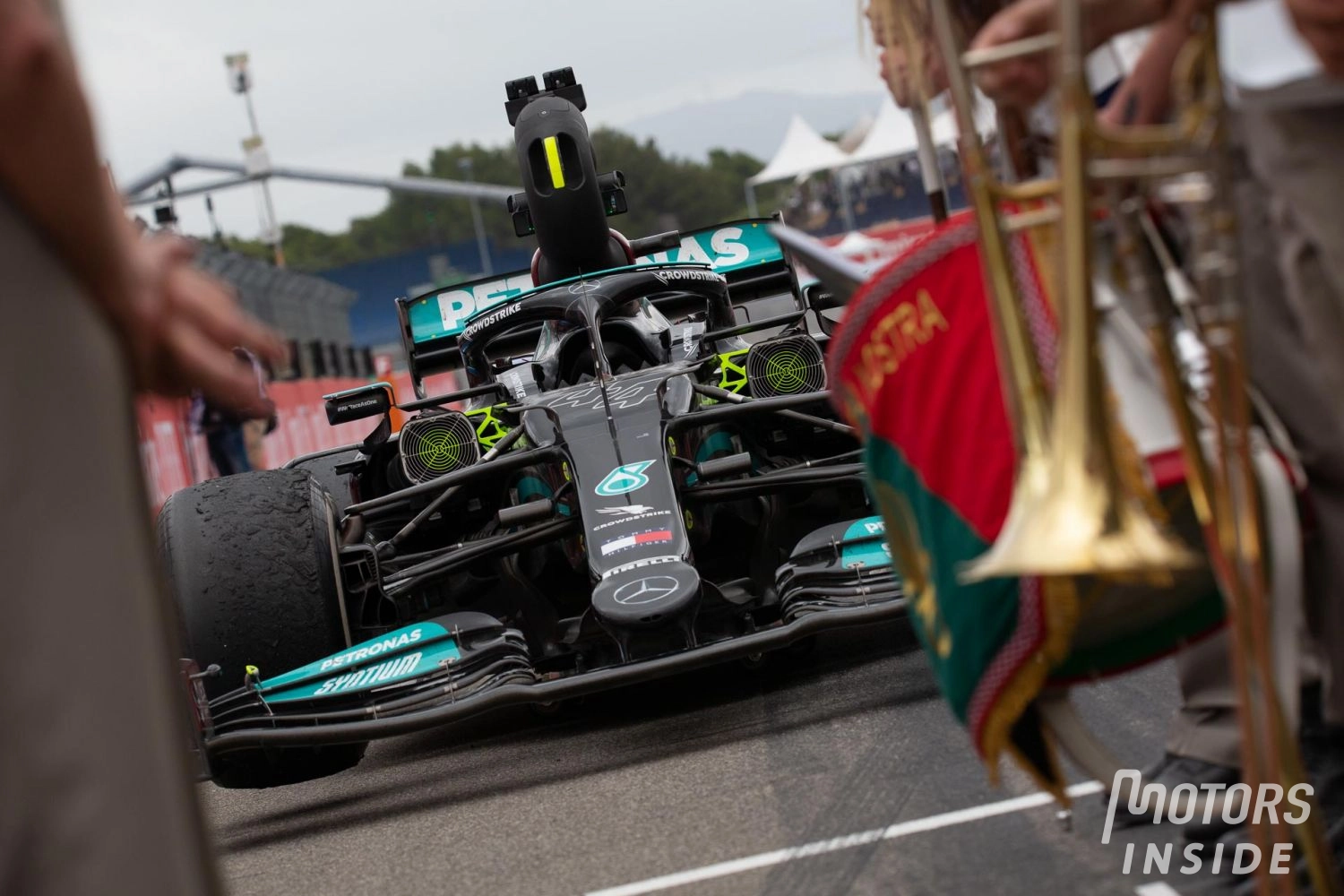 Max Verstappen appelle la FIA à renforcer les contrôles sur les ailerons avant