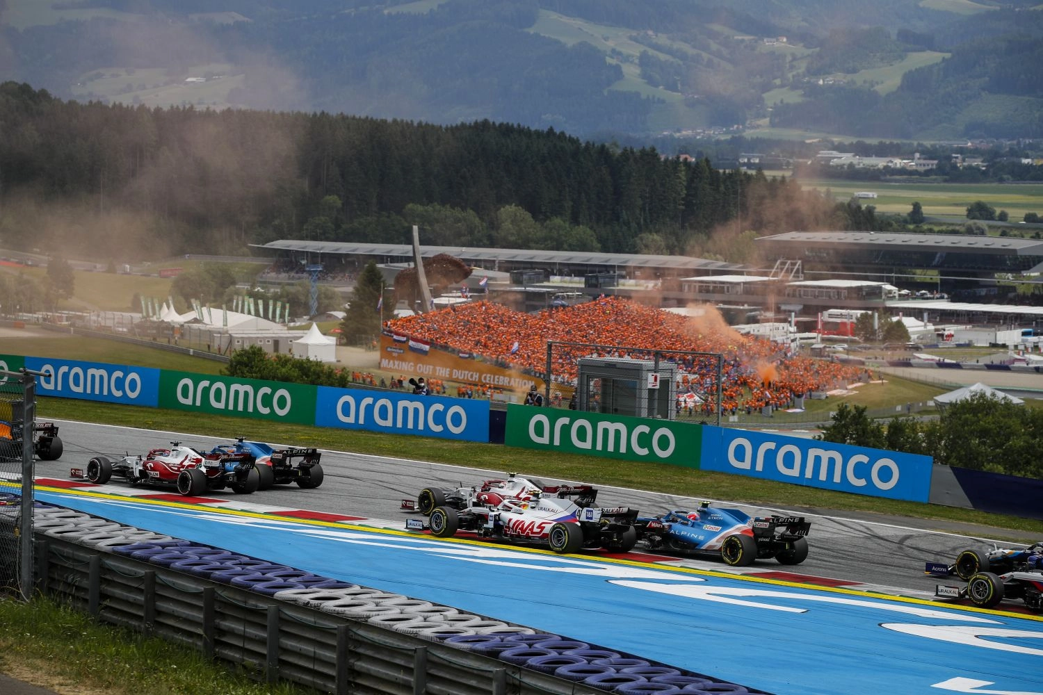 Michael Masi défend la licence à points