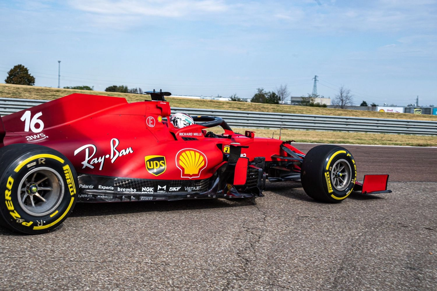 Ferrari en essais à Fiorano pour un tournage promotionnel