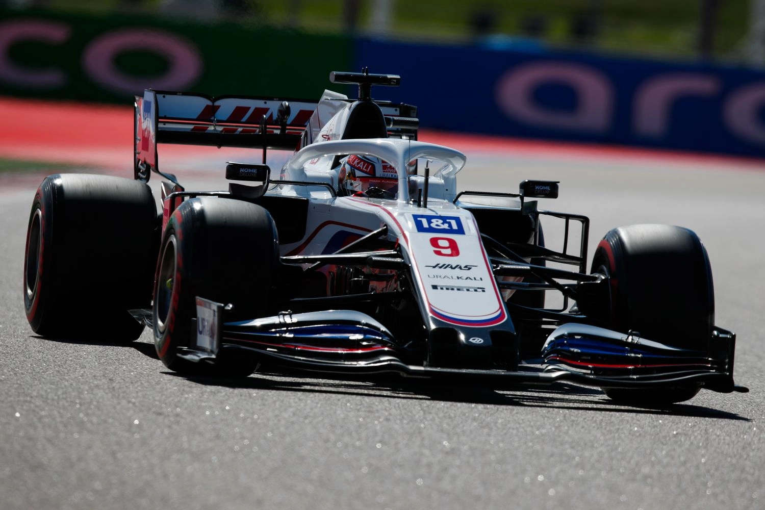 Kimi Räikkönen et Nikita Mazepin en excès de vitesse dans les stands