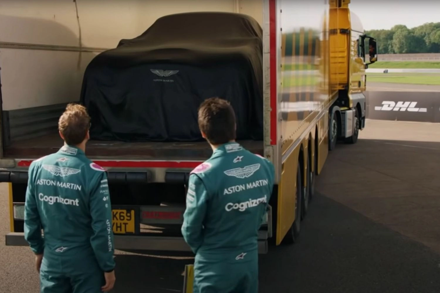 Vettel et Stroll essaient de drifter dans l&rsquo;Aston Martin de James Bond