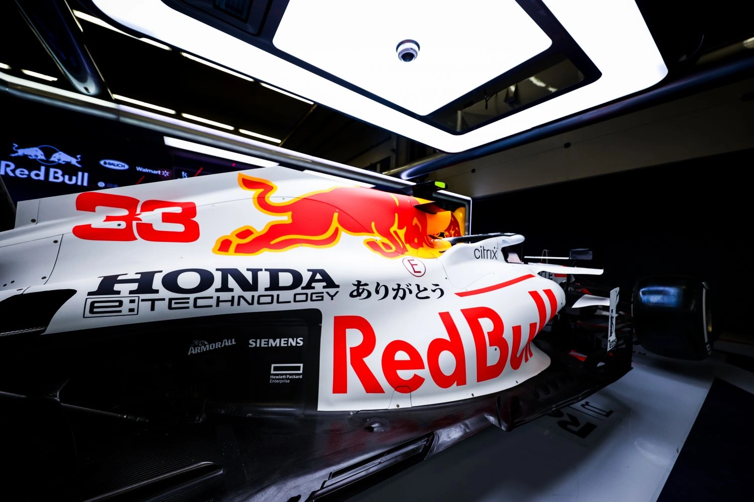 Red Bull présente sa livrée hommage à Honda