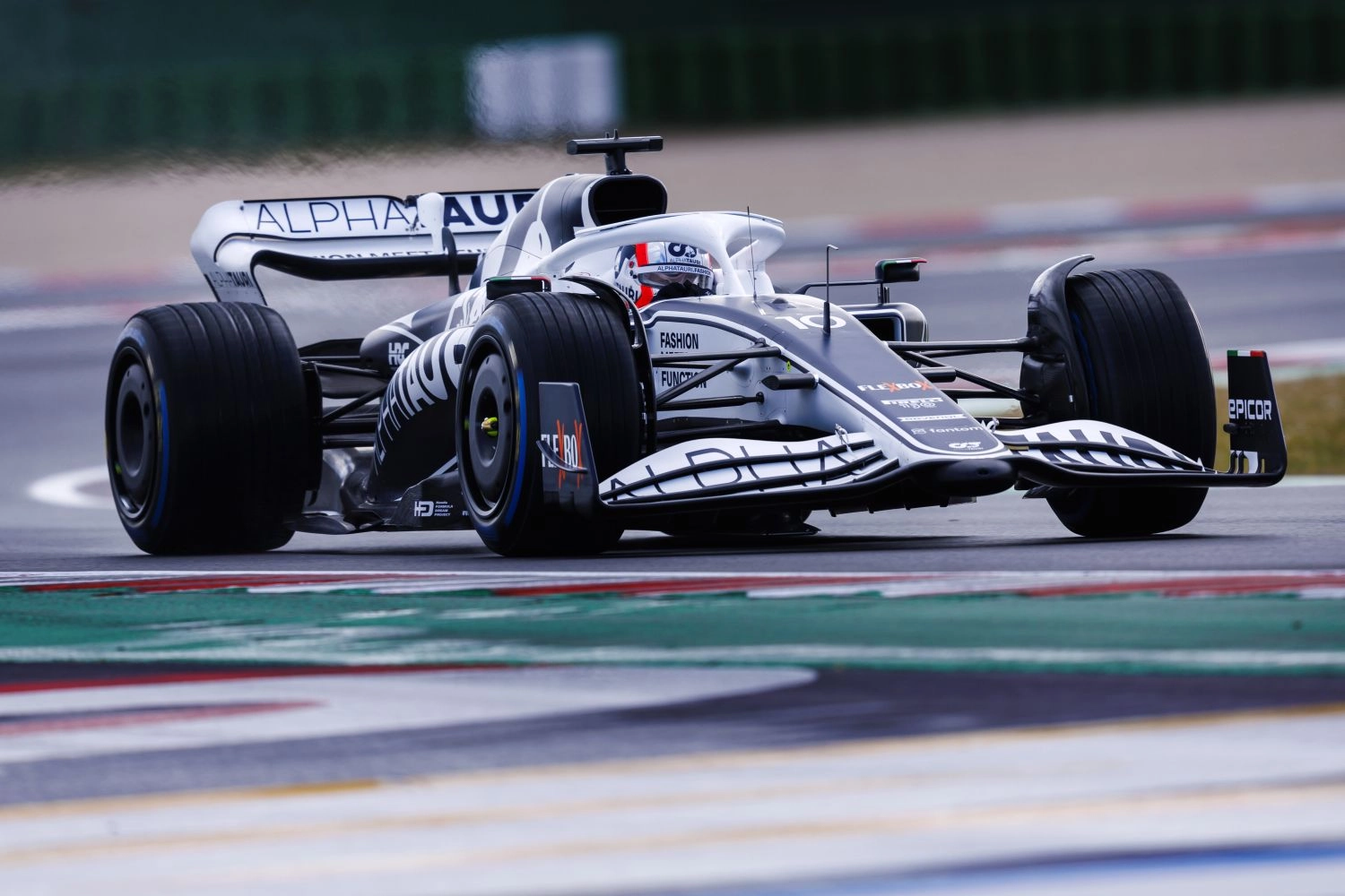 Alpha Tauri a fait rouler l’AT 03 sur le circuit de Misano (photos + vidéos)