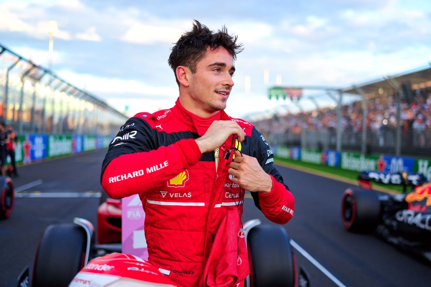 Charles Leclerc signe le coup du chapeau à Melbourne !
