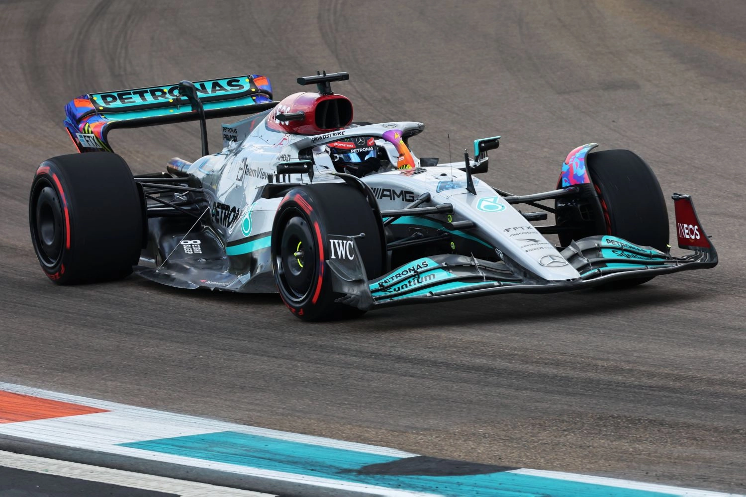 Grand Prix de Miami – Essais Libres 2 : Russell meilleur temps, Sainz dans le mur