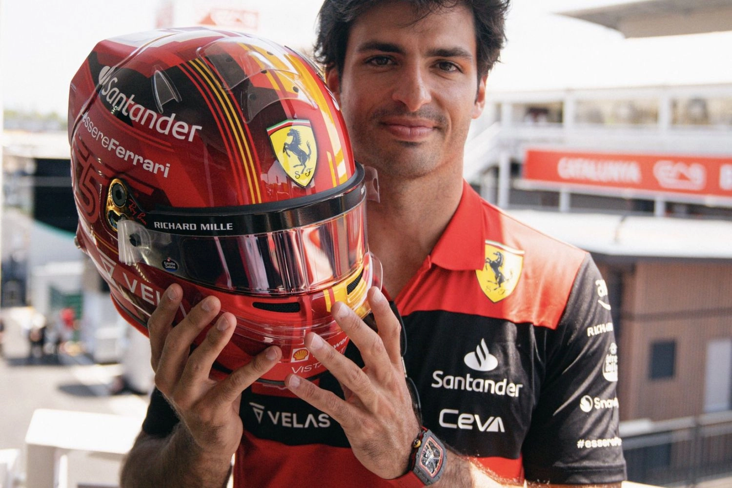 Casque spécial pour Carlos Sainz à Barcelone
