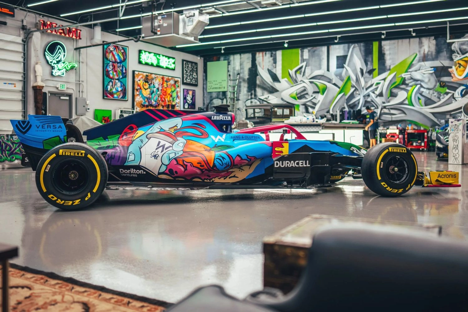 Williams dévoile une livrée artistique peinte en graffiti par Surge