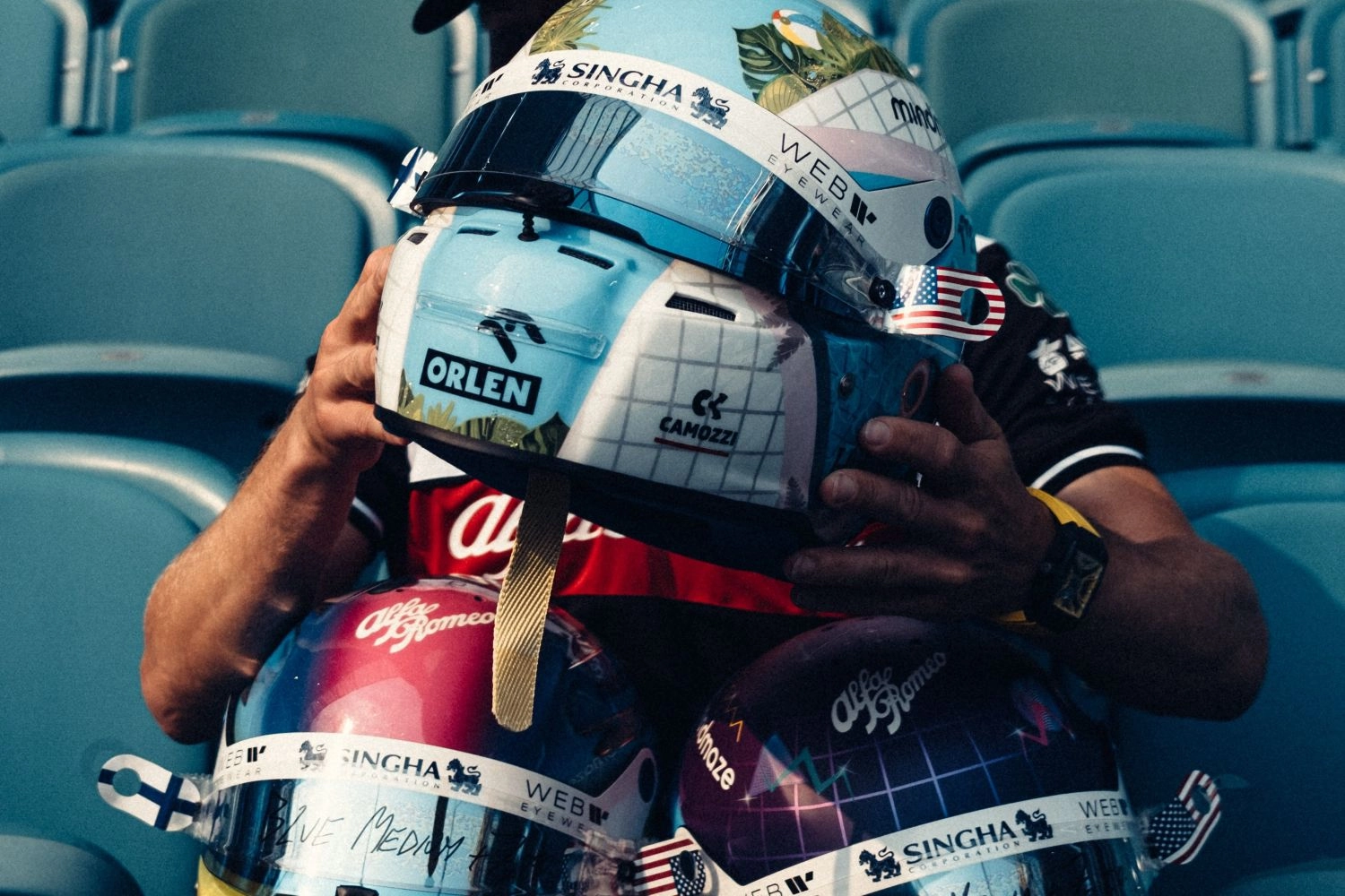 Trois casques spéciaux pour Bottas