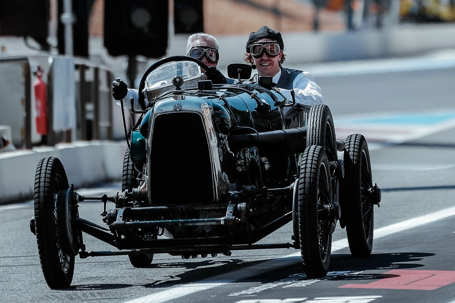 L’Aston Martin TT1 de 1922 a pris la piste au Castellet