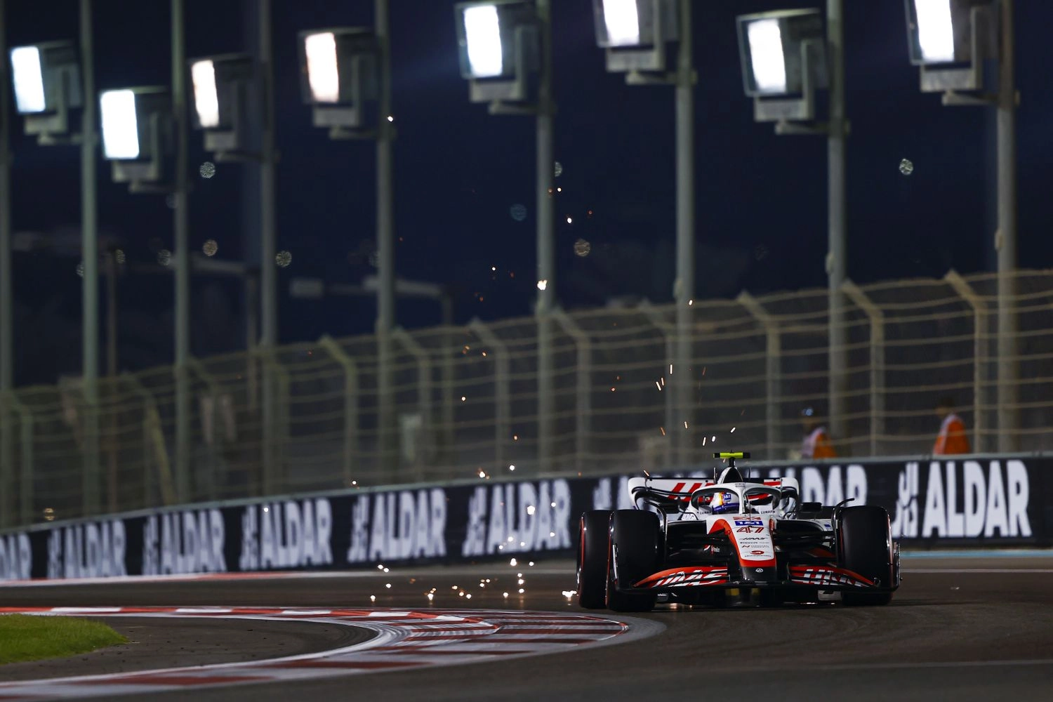 Mick Schumacher sanctionné après son accrochage sur Latifi à Abou Dhabi